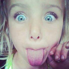 HELLO , je m'apelle Fiona , j'ai 16 ans , je suis francaise mais origine espagnol , j'aime profiter de la vie , et j'ai un salle caractère mais rien a foutre :D