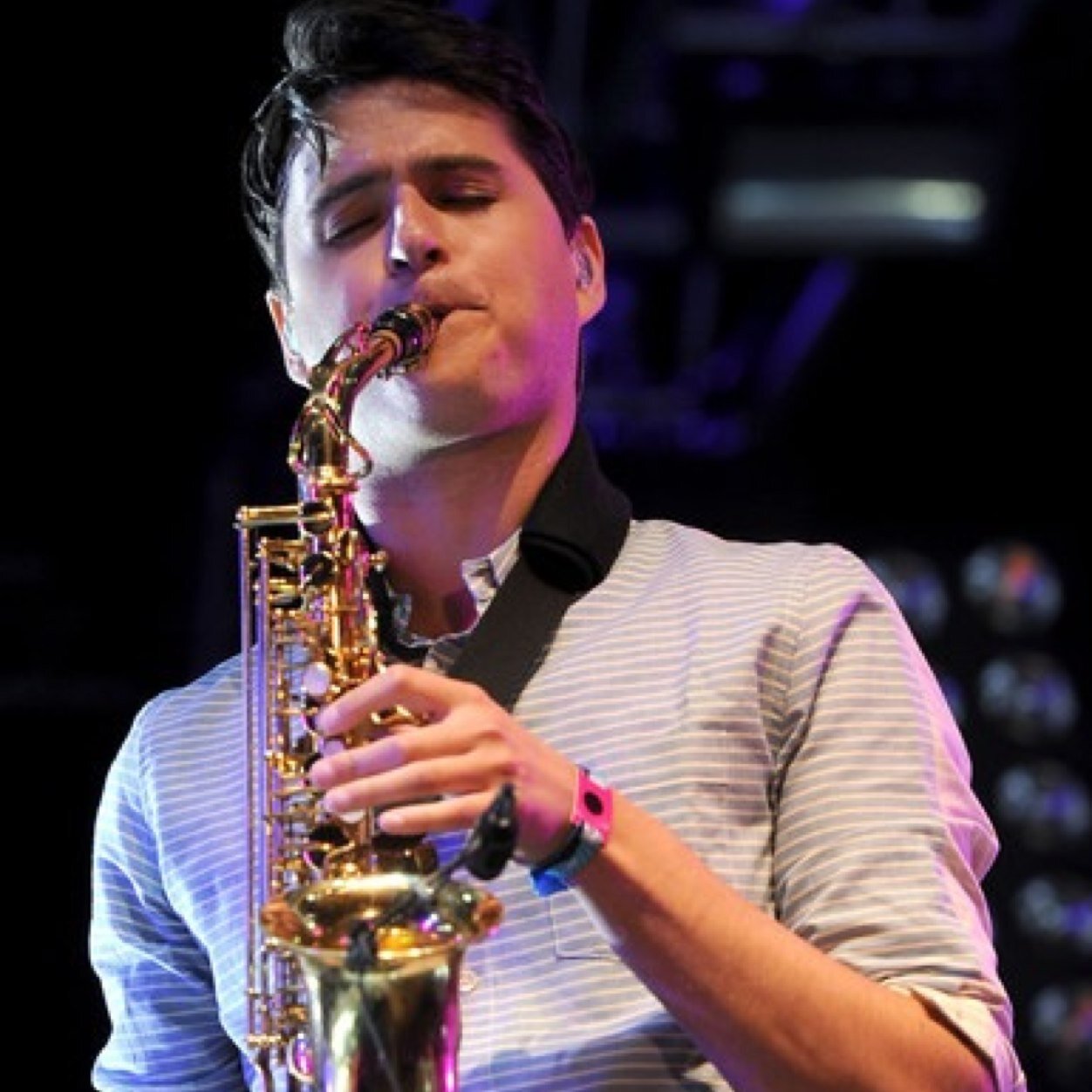 indiezra's profile picture. 