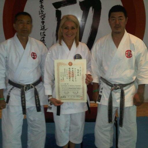 SENSEI DE KARATE-DO SHITO KAI
 CINTURÓN NEGRO 7 mo  DAN. ENTRENADOR  PERSONAL DE GIMNASIA, PILATE  PREPARACIÓN FÍSICA ,Y BAILO-TERAPIA ,