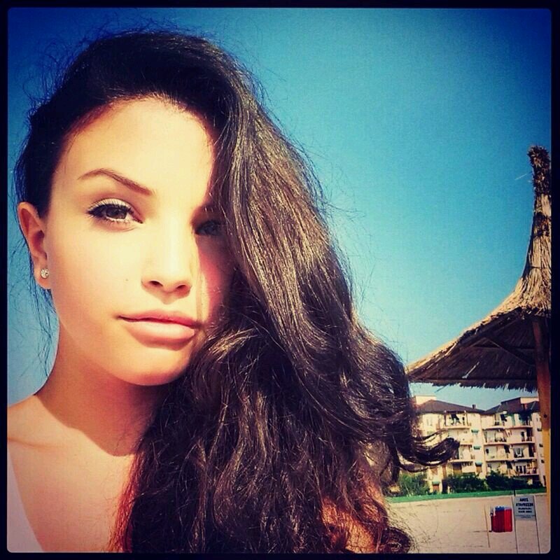 Hi:) I'm Marina!  I ♥ music,  the beach!               ●  Bieber follows me ♡       ● Queen Riri ♡               ● LOVE MUSIC ♡
