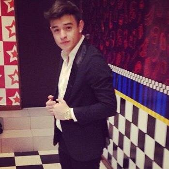 Amo Jerry #jerryesmimotor 
lo amoo demasiado mejor meserito el mas guapo el mas sexi el mas asdfghjkl  lo amoo
mii sueño que me siga