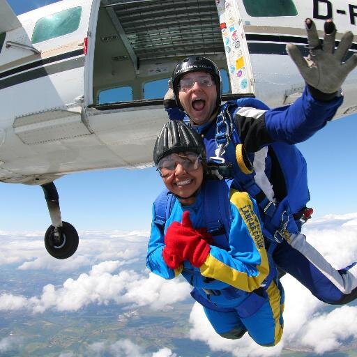 Noushi92's profile picture. My jokes are bad but people laugh anyway ✌️