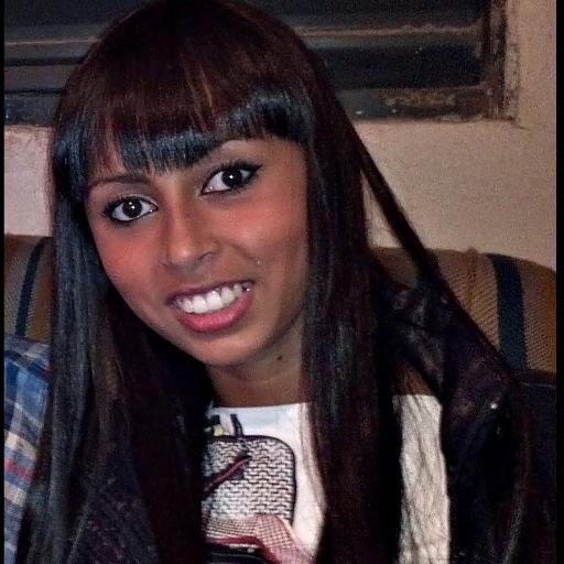 oi beeshα !
:~ αquelα que todos αchαm os piores defeitos,
mαs que continuα vivendo
porque sαo os defeitos que lhe tornαm diferente (³)