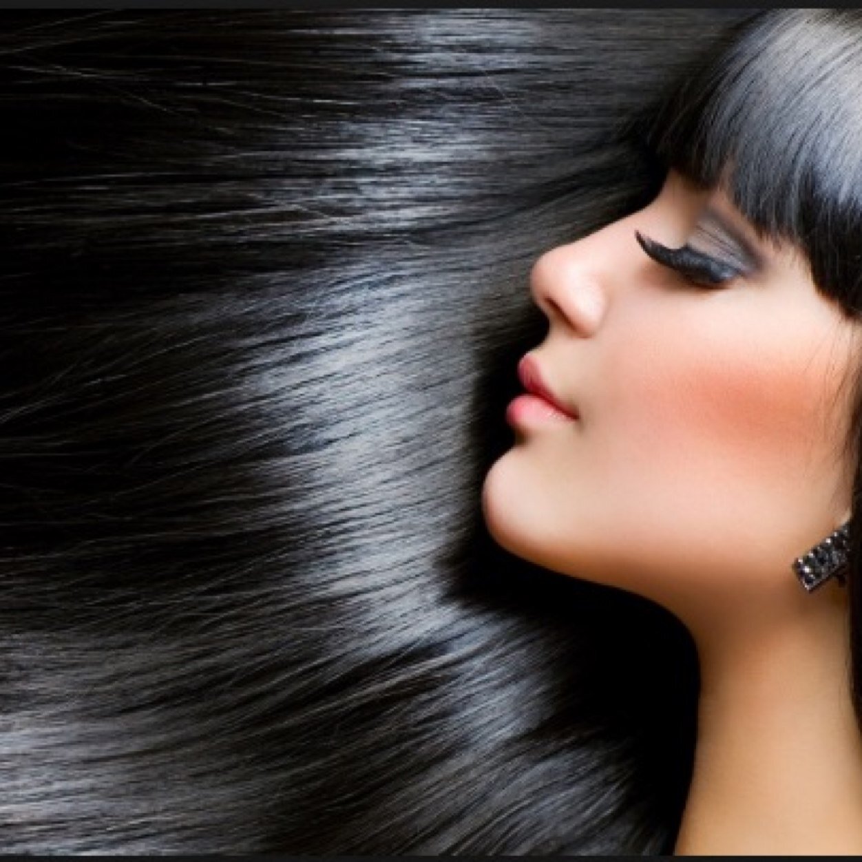 I'm A Full-time Hair Stylist/Make-up Artist Who Has Been Blessed With the Gift To Help Men And a Women Achieve Their Desired Look!