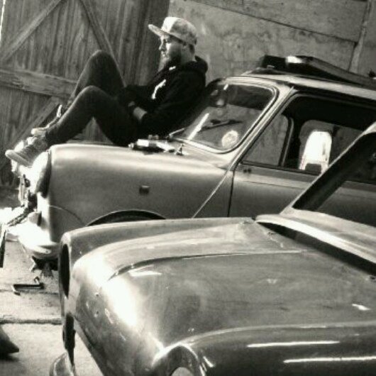 MiniStance's profile picture. bored of the same old minis changing the scene why should vag hags have all the fun?