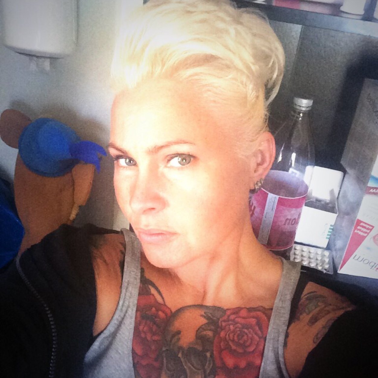 pilla1974ruus's profile picture. Single with 4 kidz, I ❤ #ink #teaching, #metalhead,#conversemum, #writing, #horror #zombies and #ppl! got a big ❤!Also into #SOA #True Blood #Vikings #Dexter