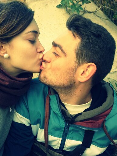 No dejes que te joda el mundo , se feliz y que sea el mundo el que se joda✌ La niña más feliiz a su lado ❤ TEEAAMO @Luistexe6 ❤