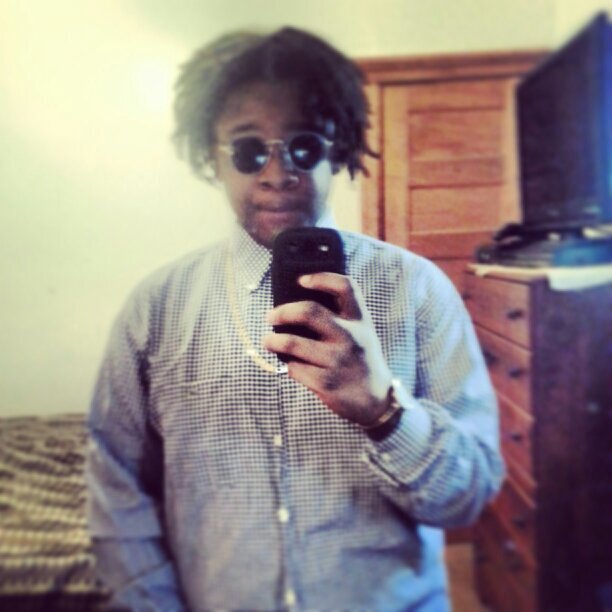 I'm a nice person that likes to have fun and jokes around alot just dont get on my bad side or fuck with my family