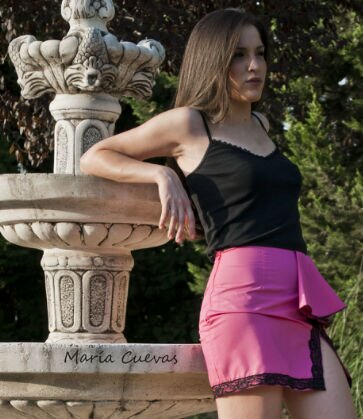 Aspiro a ser una buena diseñadora de moda y  para ello  me formo.Amante de la moda,el estilismo  y el arte de vestir.Pedrosista100% Enamorada de Cadíz