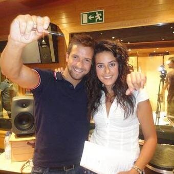 Escucha la mágica música de Virginia Elósegui @VirginiaElose , la cantautora malagueña que ha cantado con Pablo Alborán y Vanesa Martín.