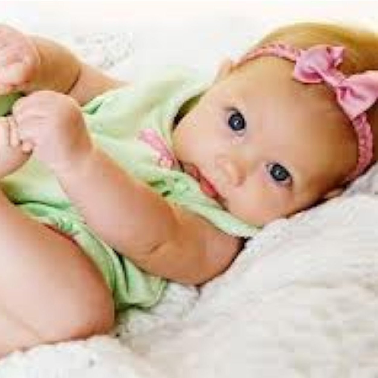 Lil Jamie my mommy is @Mary_WalshTWD she is the best mommy ever... My uncle is @_Shane_walsh and my auntie @ValiantAndrea surviving at the farm
