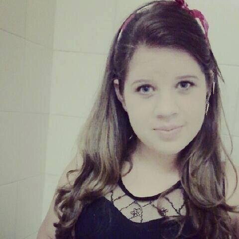 Sou uma pessoa imperfeita, isso eu sei, mas odeio que me julguem pelos meus defeitos.