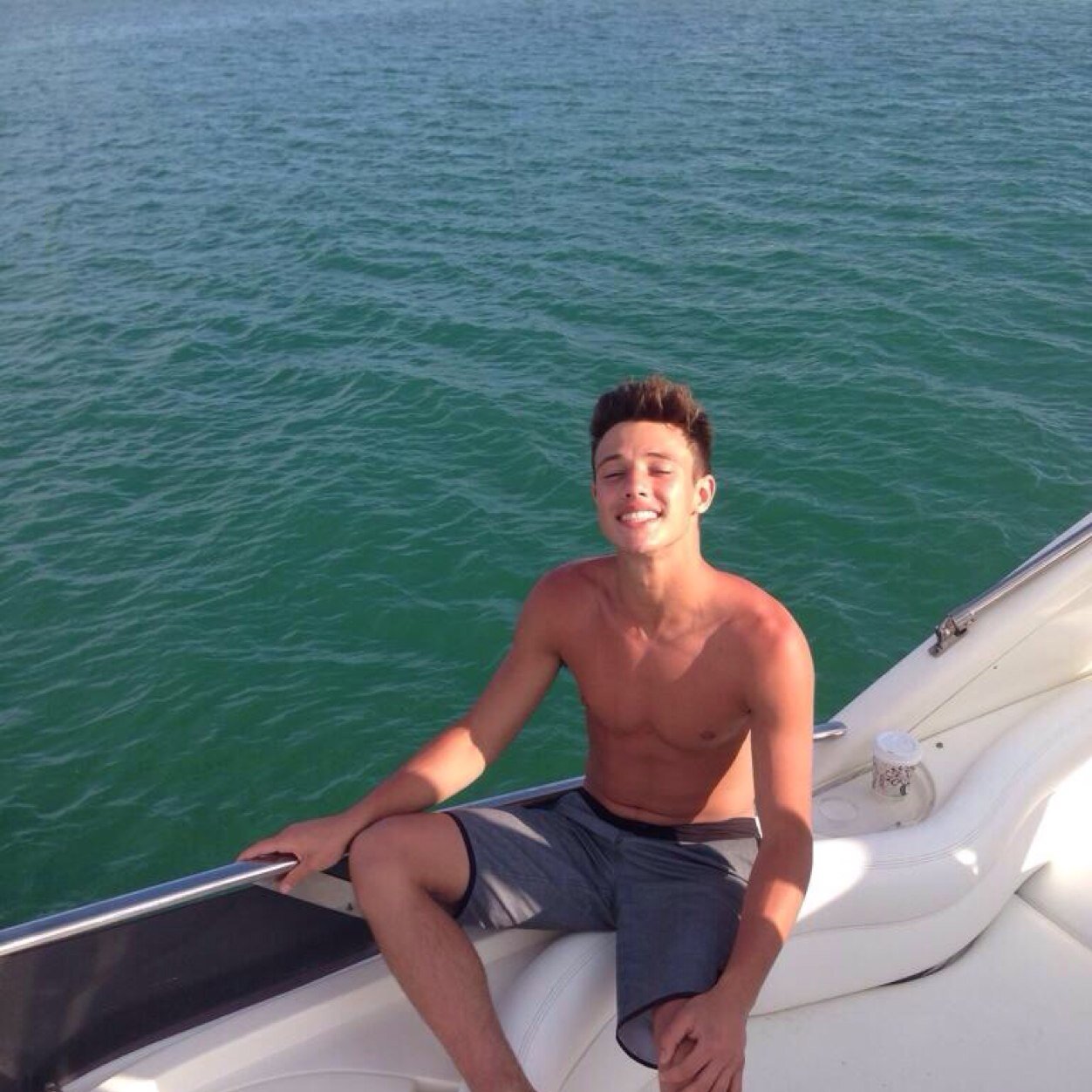 ILYCAMmeRONN's profile picture. 