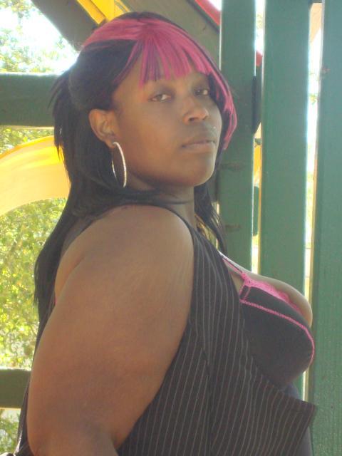 LESBIAN FEMME MARRIED AND NOT LOOKING...I DO HAIR SO THAT IS BASICALLY WAT MY UPDATES WILL BE ABOUT