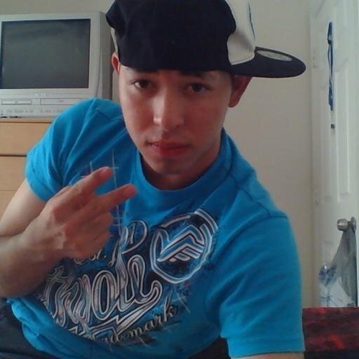 hola me LlAmo Andres felipe quijano tengo 20 a~os soy colombiano