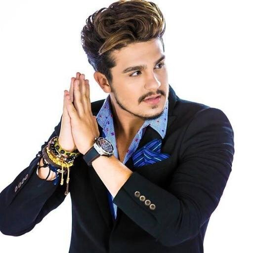 Eu vou te AMAR Até o ÚLTIMO segundo da minha  VIDA! @luansantana Fc.Sua Timidez Me Encanta LS
Seguido por @marciocardoso80 , @AJ__26 e @JulianoFerro81
