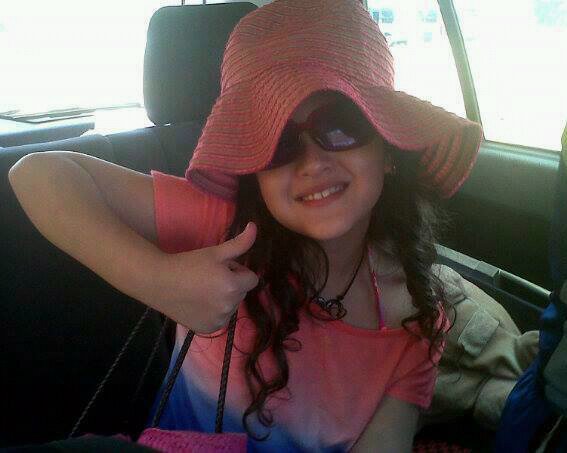 estudiante, me gusta cantar, me gusta bailar y estudiar , me encanta selena gomez