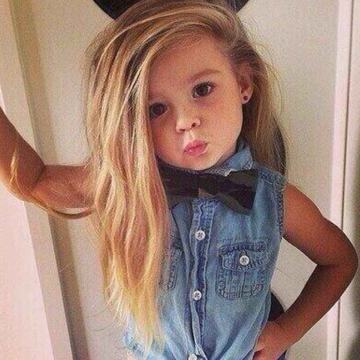 Hi! Im Presley and I'm this many! *Holds up 4 fingers*