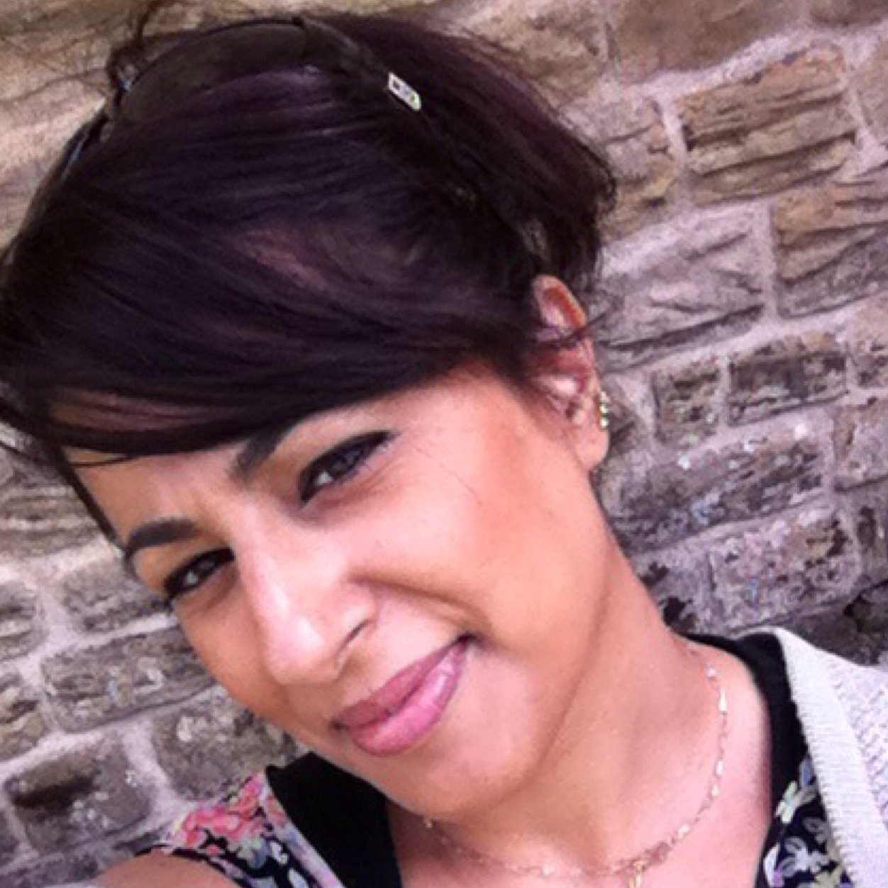 Hi Welcome to my page...Independent freelance Professional Photographer In the North East. Add me on facebook Sapna Photos......feel free to tweet me !