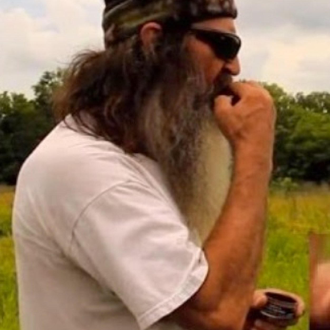 Spittin' T'bacca! Warning: Smokeless t'bacca is not a safe alternative to Cigarettes.