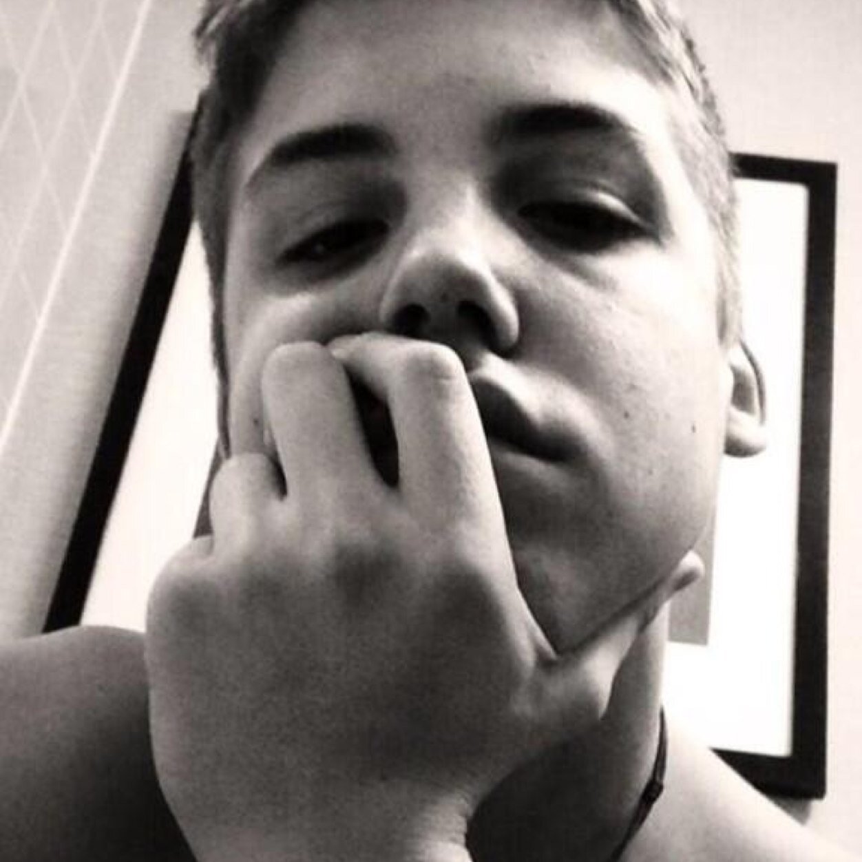 I cant follow people until i have more followers idgi but please help w/a follow its @tayterthot
