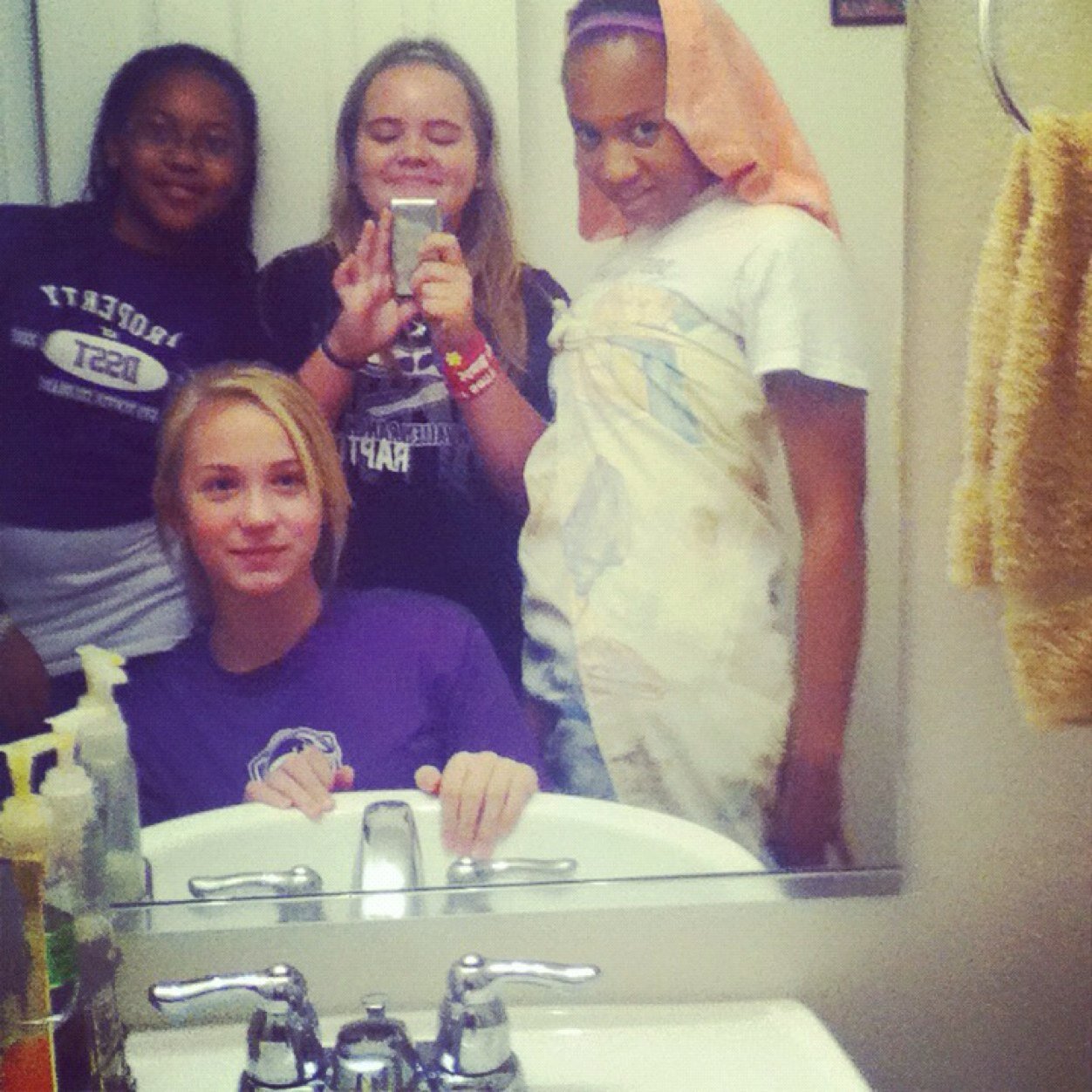 shadha062778's profile picture. Hey there✋ i may ve shy at firstbut on you break my shell I am crazy so yay bye✌️