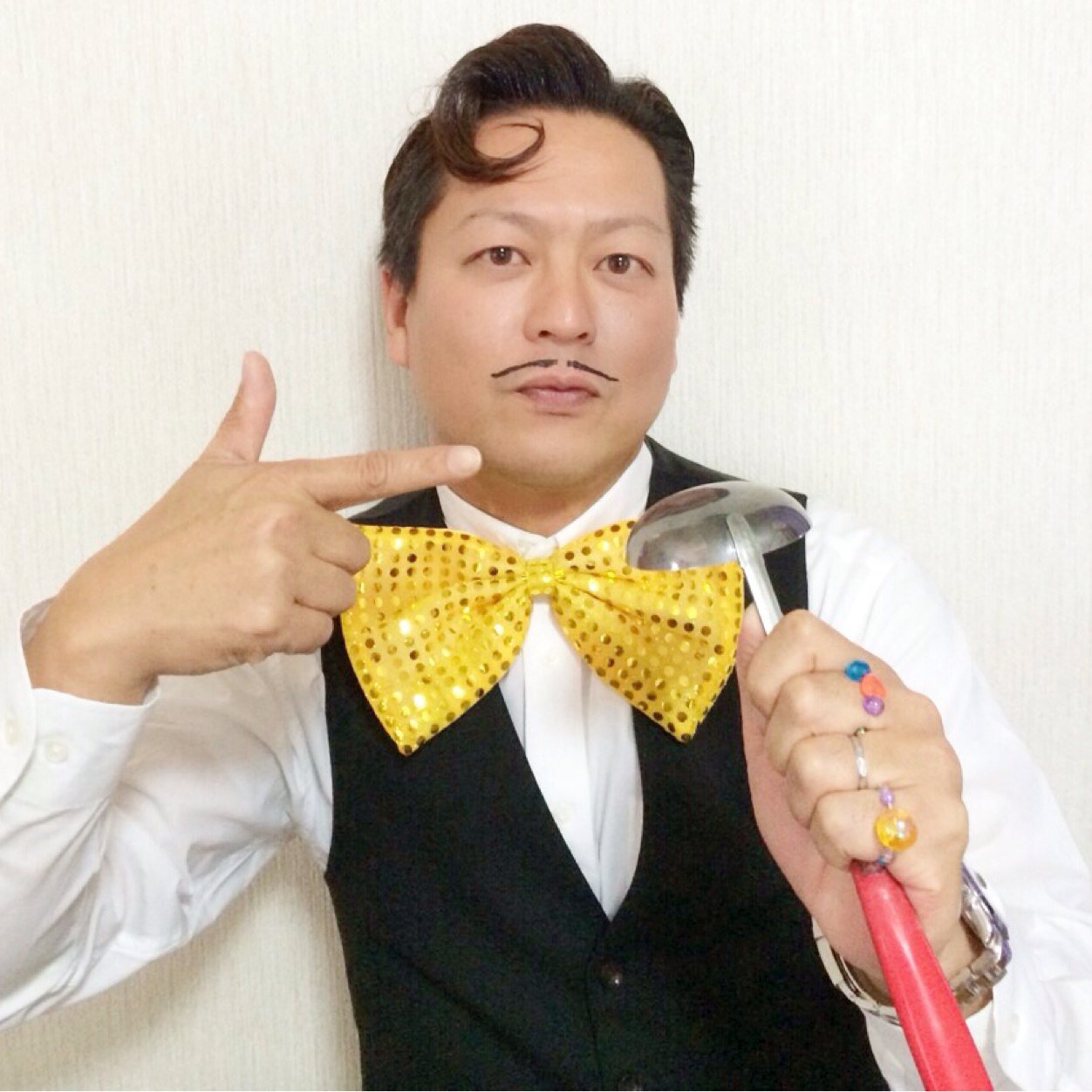ぺ～り来て、ガァ～りやって、サァ～り帰っちゃう。 そしてクゥ～り寝てる。 ♪ 本町ヤングベンチャーズのウッドベース担当で、オールディーズ、ロカビリー、ブルース、ガーデニング、熱帯魚、めだか、ラーメン等々🍜憧れの50才になってもやるこたぁ同じw腰が痛いロッケンローラー（笑）