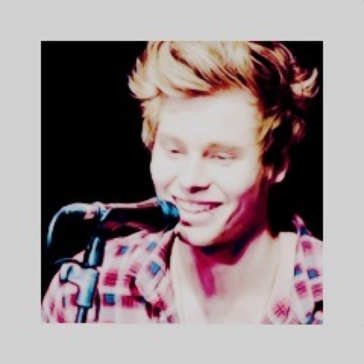 AYE GO FOLLOW @toxicboyluke