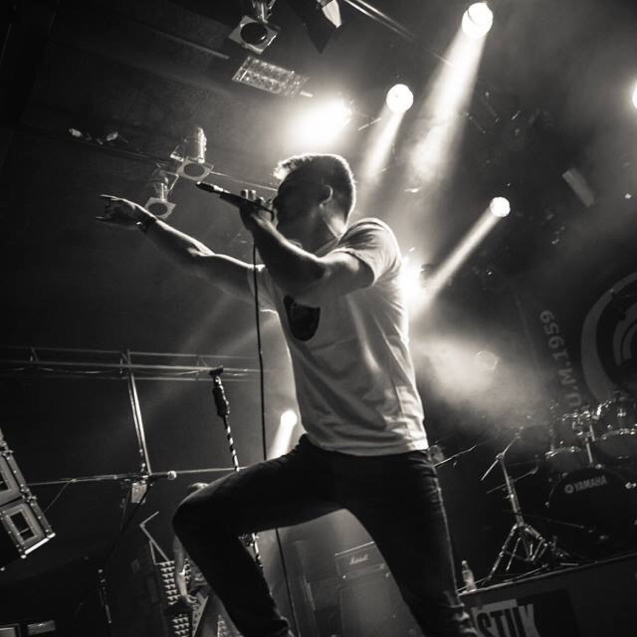 Lead singer for the rock band Chain of Fools @chainoffools
