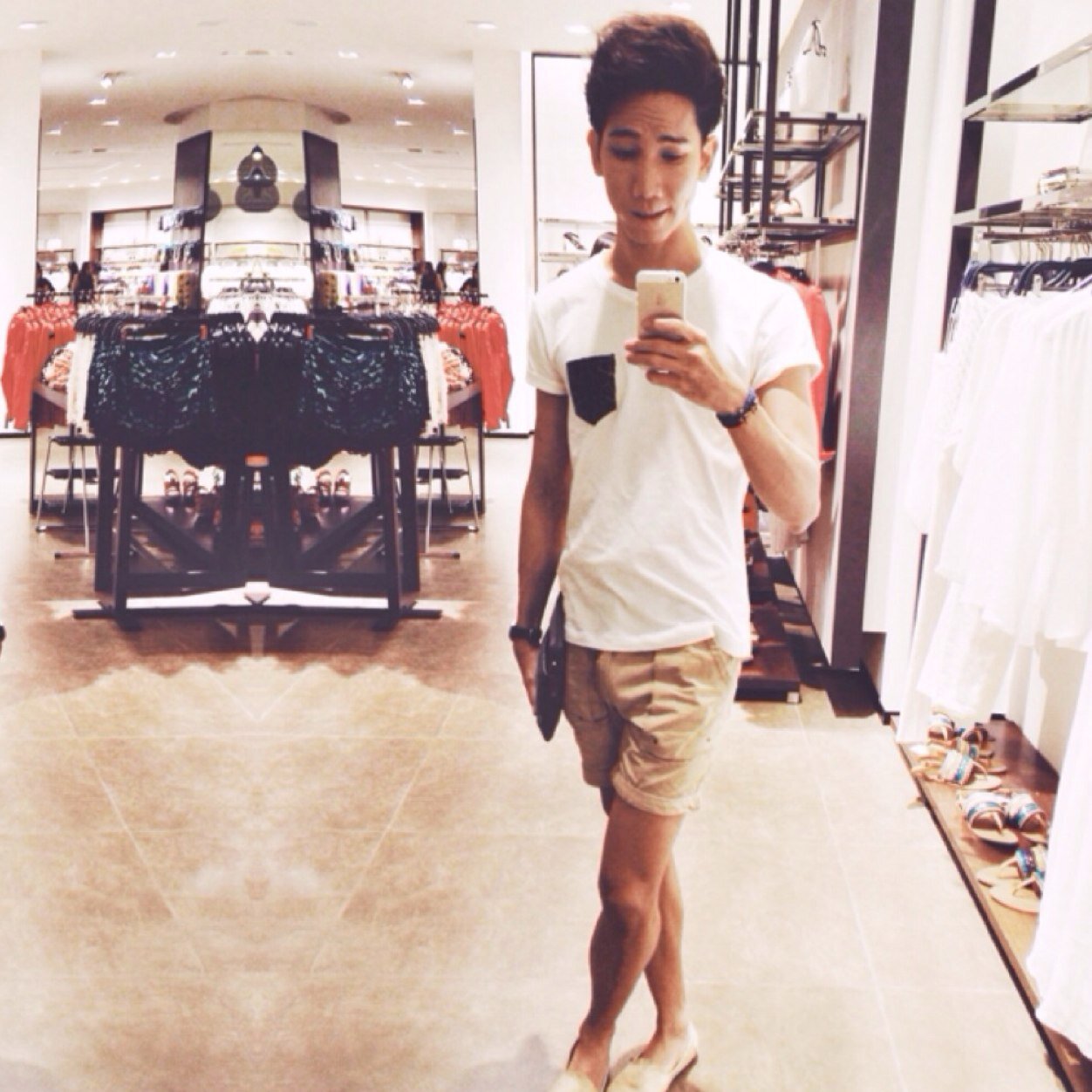 edmundtbh's profile picture. My left brain has nothing right, and my right brain has nothing left.