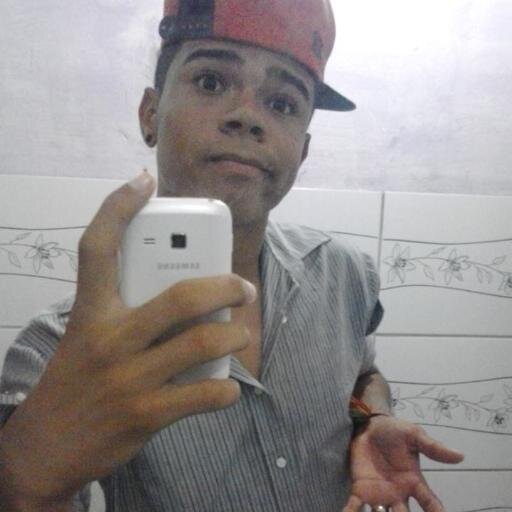 Eu só quero te dar um beijo e acordar do seu lado amanhã
Cantar para acalmar seus medos
Se tem amor não falta nada.
