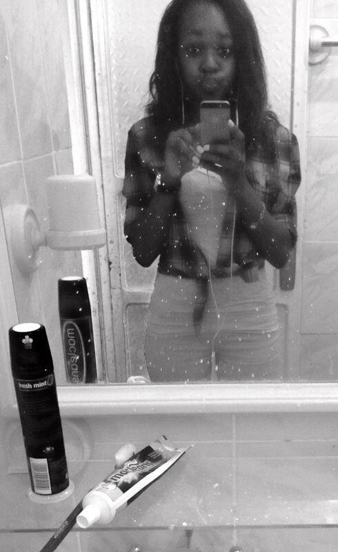 Indomie L♥ver ♥ mirrors look at me!!!♥