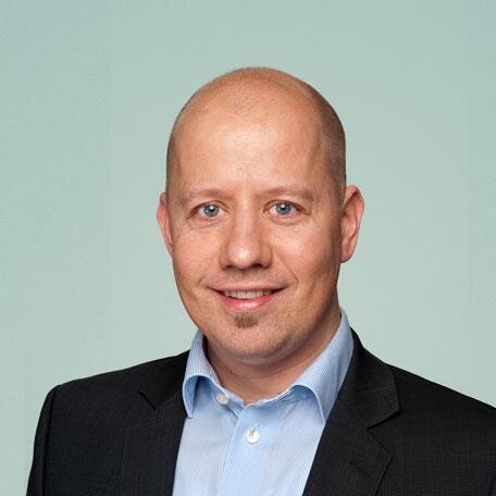 Lawyer and partner @adeb_law ~ transactions, vc and real property. Running and riding bikes (w and w/o engines), trying to improve my photographic skills