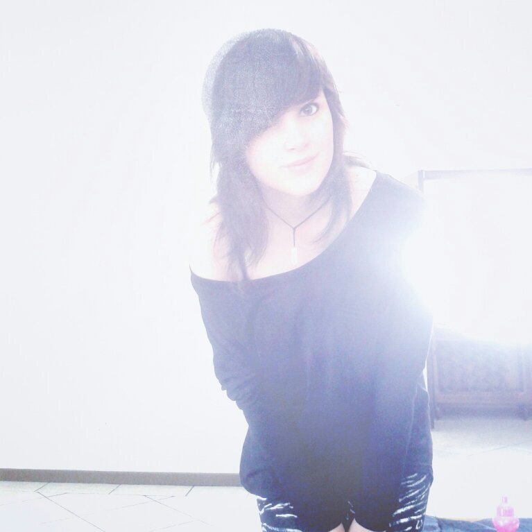 Socially awkward | Skittles | Star Wars | Death Metal | Anime| Instagram: @ellie_insanity.