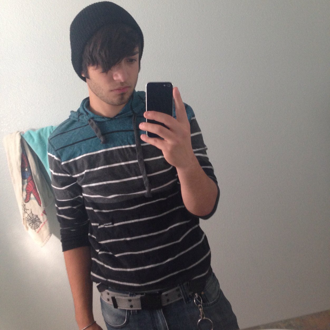 My name is jesus! I love manga and anime! follow me and i promise to follow back ;)