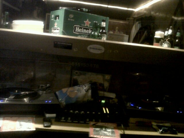 98.2 FM hits