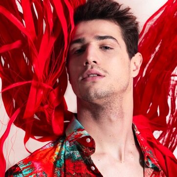 The Icarius Project focuses talents from different areas into a male vision of art, fashion, technology and culture, created by Icarius De Menezes.