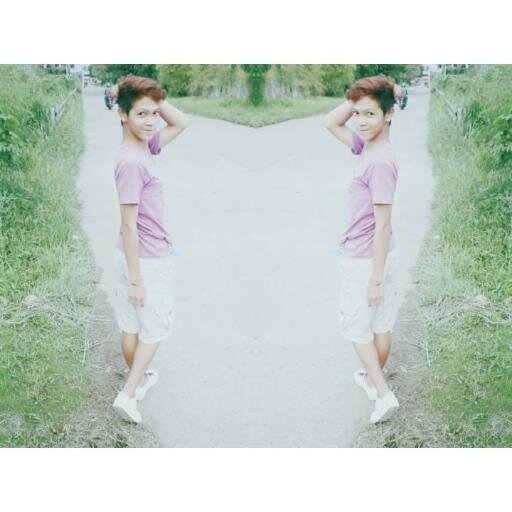 Im JUST a CUTE guy! #ILOVESARAHGERONIMO SO MUCH! U can be my FRIEND! JUST FOLLOW ME! Para maging CLOSE tau! :D