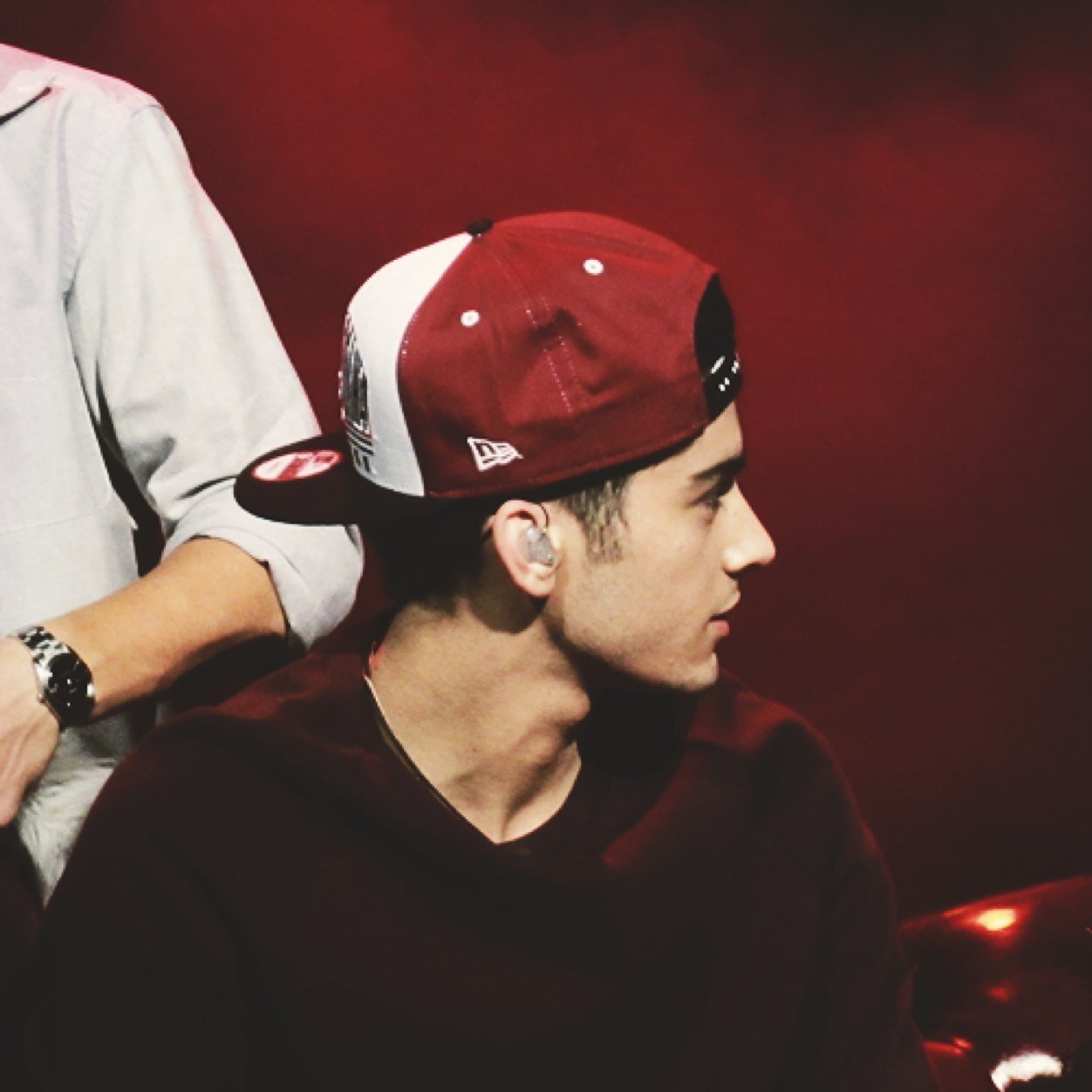 Please follow @grandeflowerz & @iGrandeEmpire because she give you a free follow. xx