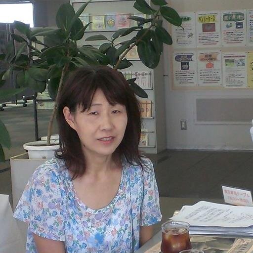 とよなかまは、地域に根ざして暮らす多様な外国人と日本人社会との出会いの場を創り、様々な形のセッションをプロデュースしています。
事業の中心は、地域在住外国人による英会話カフェ（その他言語もあり）ですが、「教える・学ぶ」ではなく、参加者みんなが「出会い、対話し、元気になる」ようなプログラムを開発しています！