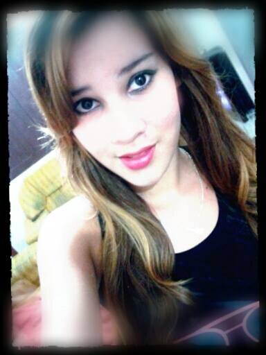 Amo rock, apaixonada por a7x... amo estar com quem me faz sorrir e me deixa feliz, trabalhar e estudar uma das coisas que me deixa de bem com a vida e com todos