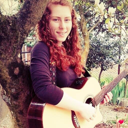 17, British expat in France! 1ère Littéraire Abibac. ♥ My guitars are my life. I like languages and songwriting.