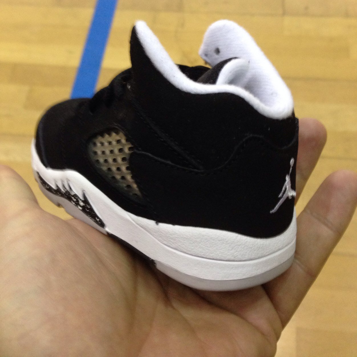 steBizzo's profile picture. Passiamo metà della vita a credere in ciò che gli altri deridono, e l'altra metà a deridere ciò in cui gli altri credono