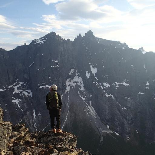 Friluftsinteressert entusiast frå vakre Sunnmøre. Sykla sumaren 2014 langs Noregs vakraste vegar. Masterstudent i naturbasert reiseliv ved NMBU.