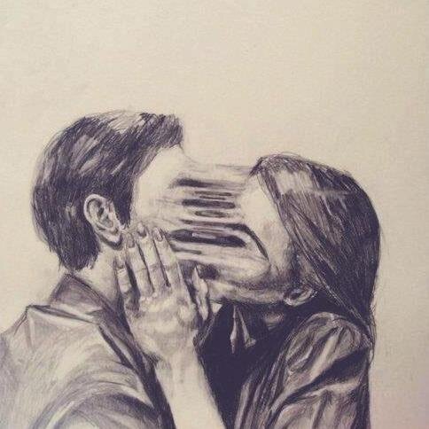 Tu resta che io poi sono felice,mi accontento di poco,anche se tu poco non lo sei..♥