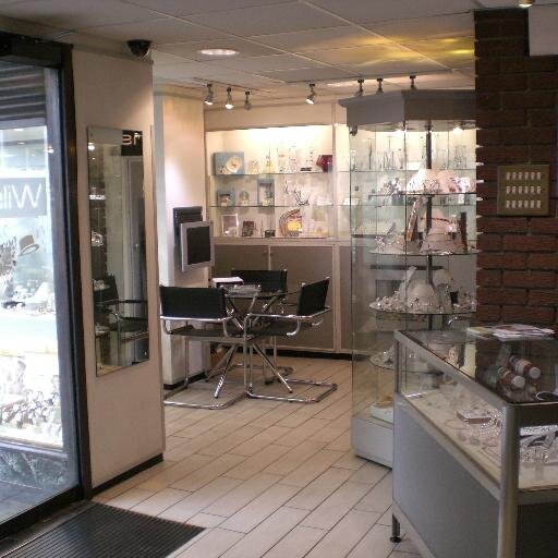 The Independent, family Jeweller in St Austell.
Wedding Rings, Engagement Rings, Silver and Gold jewellery, watches by Danish Design, Police, Royal London,Vibe