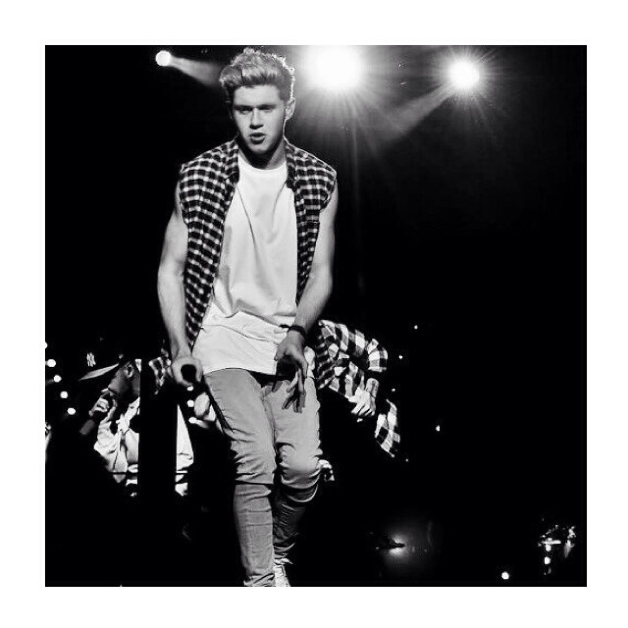 hey love, please follow @ilookniall thanks :)