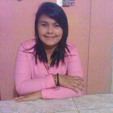 Vivo a Diario no Pienso en El Futuro;3
Rap3 rap3 rap3 :$ TeAmo Mi 22♥