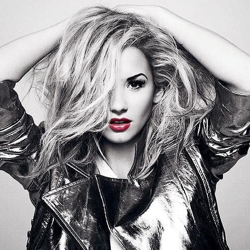 DEMİ LOVATO.