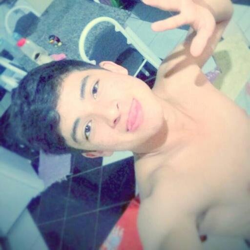 Deus é que me livre ficar sem você ! Eu te amo melhor amigo ♥ @HelenFreitas_ aqui ♥♥